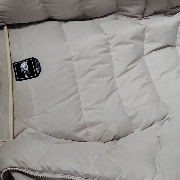 The North Face Women's Beige Parka with Faux Fur Hood Large size pre-owned. - Picture 9 of 12